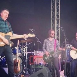 Darrens High Energy Performance Rock and Roll to the max