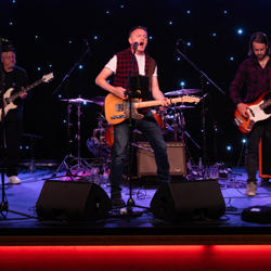 The band on stage played born in the USA by Bruce Springsteen in Full